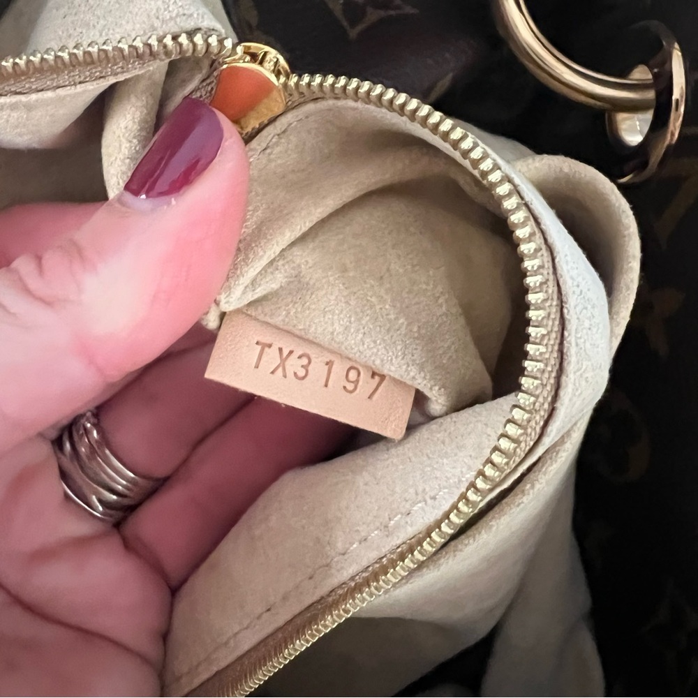 LOUIS VUITTON • Artsy MM purse bag hobo • Authentic • Full Set - Picture 14 of 16